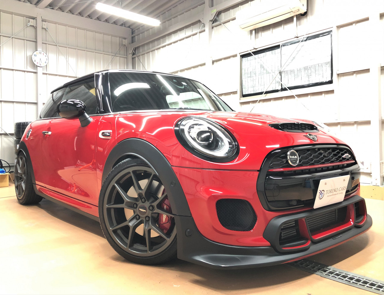 カスタマイズ多数 走行距離少ない10,300km 程度極上 F56 LCI後期モデル