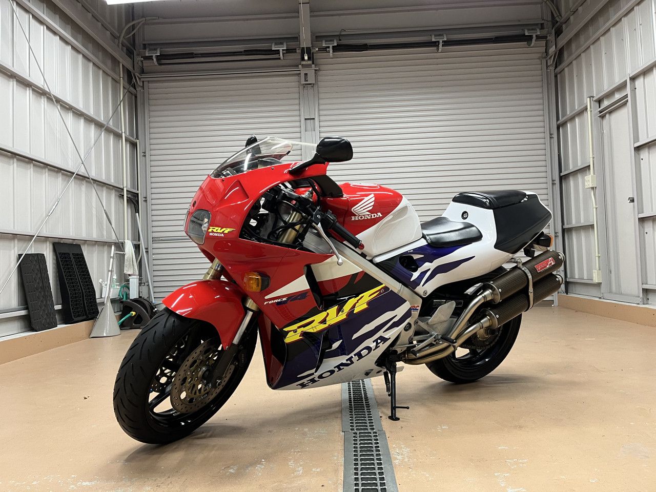 希少車両 ヤマモトレーシングフルエキゾースト装着 HONDA RVF400 NC35