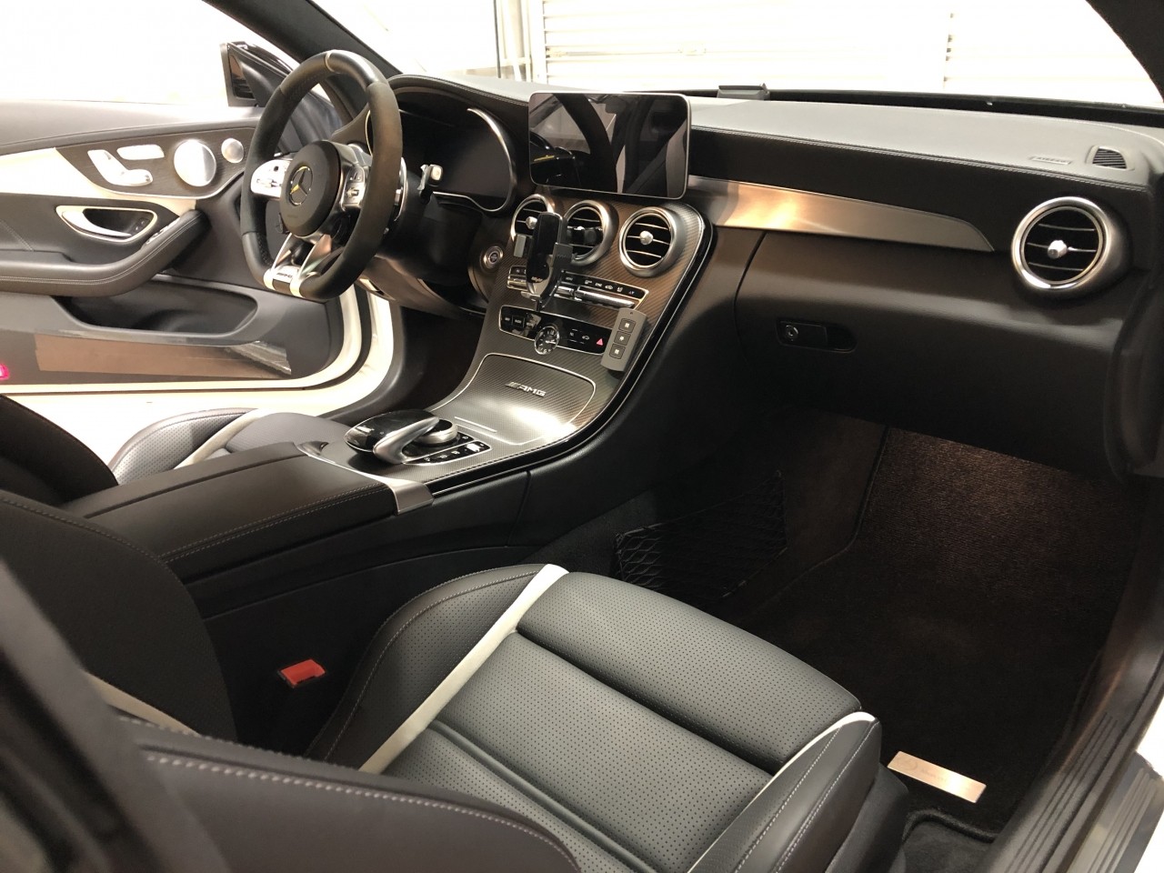 ご依頼作業 Mercedesbenz Amg C63s Coupe W5後期モデル 室内異音低減作業 その ブログ 自動車メーカー車両開発者が営む極上車専門店 Torino Cars トリノカーズ