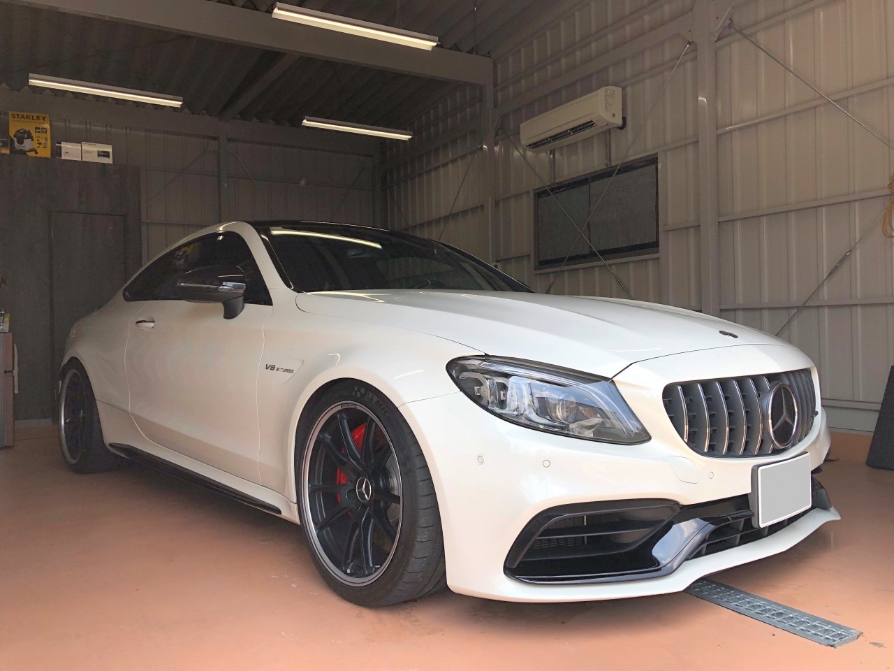 ご依頼作業 Mercedesbenz Amg C63s Coupe W5後期モデル 室内異音低減作業 その ブログ 自動車メーカー車両開発者が営む極上車専門店 Torino Cars トリノカーズ