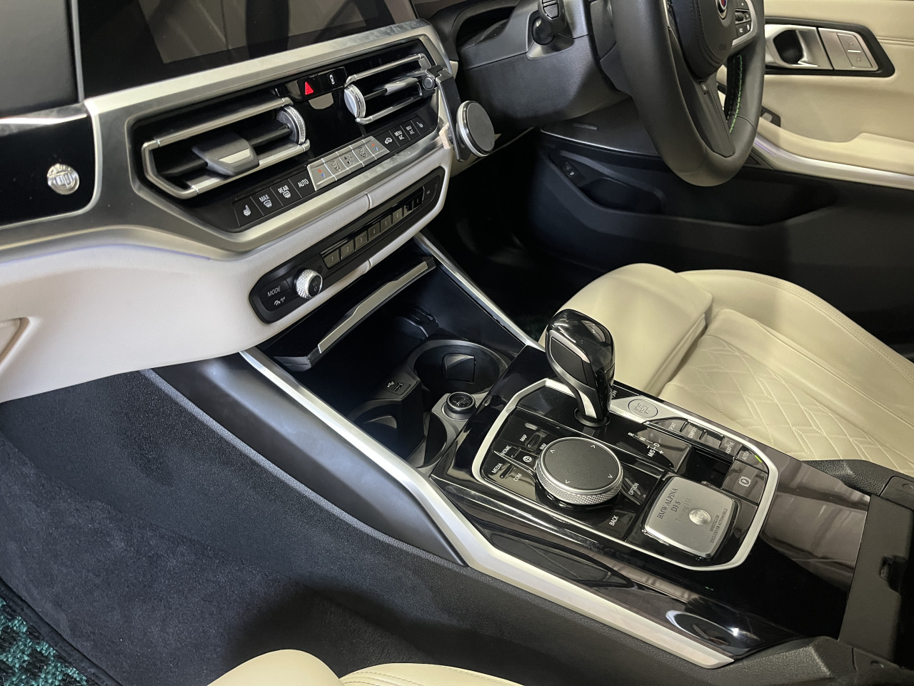BMW ALPINA D3S ツーリング 室内異音低減作業 その⑤